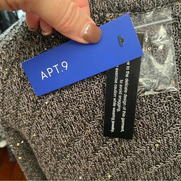 Apt 9 Women's Light Knit Sweater Size L Gray Subtle Sequined Asymmetric Hem - Picture 11 of 12